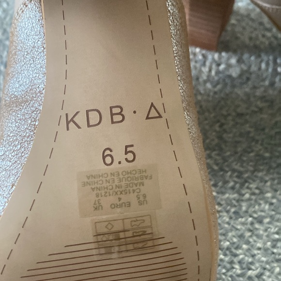 KELSI DAGGER, Brooklyn. tan sandals, size 6 1/2 - Picture 4 of 5